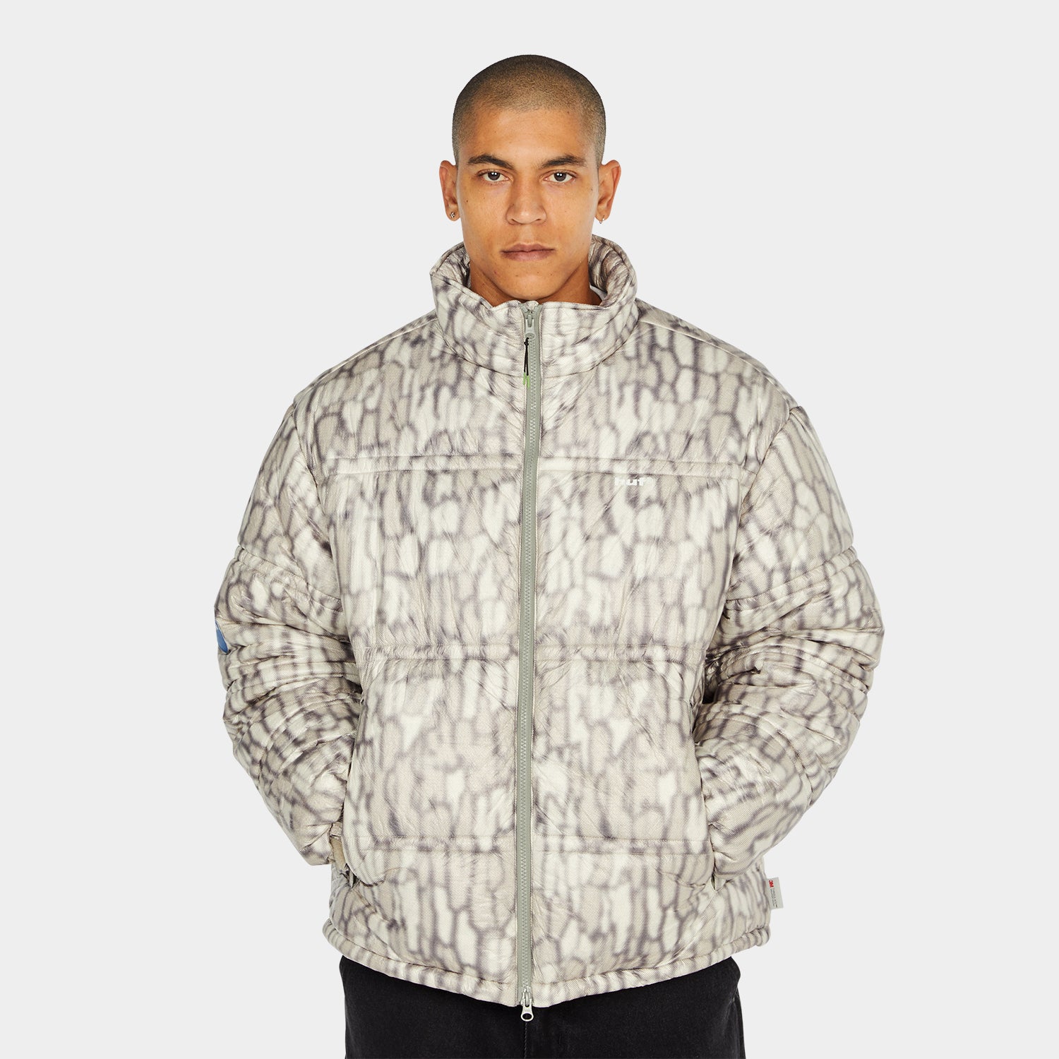 HUF (ハフ) Worldwide JP /JACKETS(ジャケット)/ 89 WARPED CAMO TYVEK PUFFER商品 / MUTED CAMO