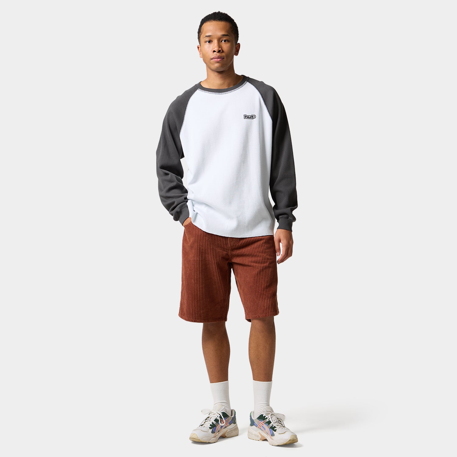 HUF (ハフ) Worldwide JP /TOPS & SHIRTS(トップス&シャツ)/ 89 OUTLINE LS RAGLAN商品 / BLACK