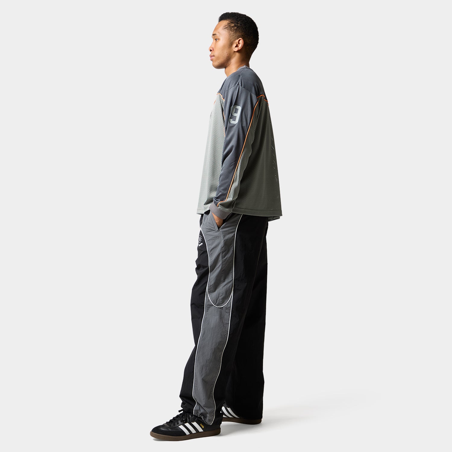 HUF (ハフ) Worldwide JP /TOPS & SHIRTS(トップス&シャツ)/ HUF eightynine FOOTBALL TOP商品 / NAVY