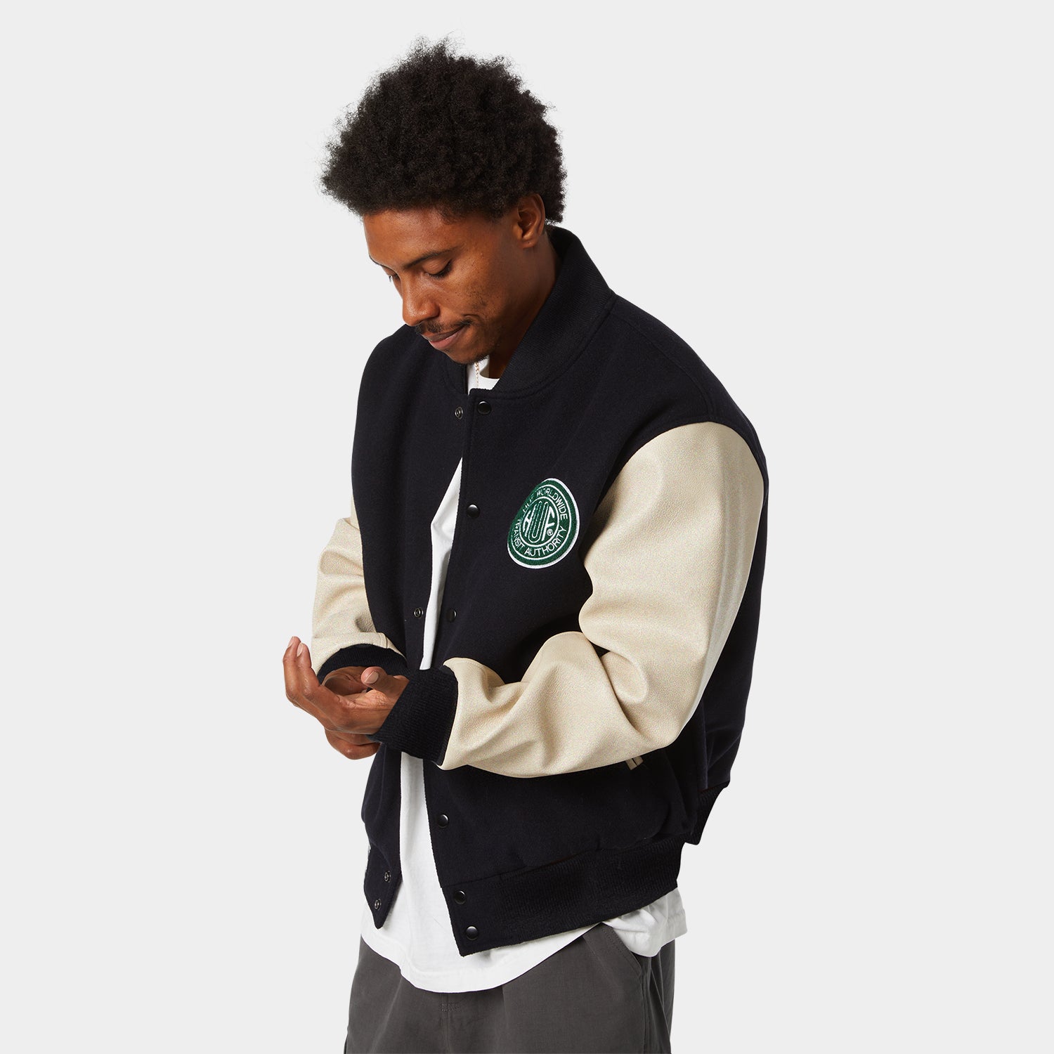 HUF (ハフ) Worldwide JP /JACKETS（ジャケット）/ GLOBAL TRANSIT VARSITY JACKET商品 / NAVY