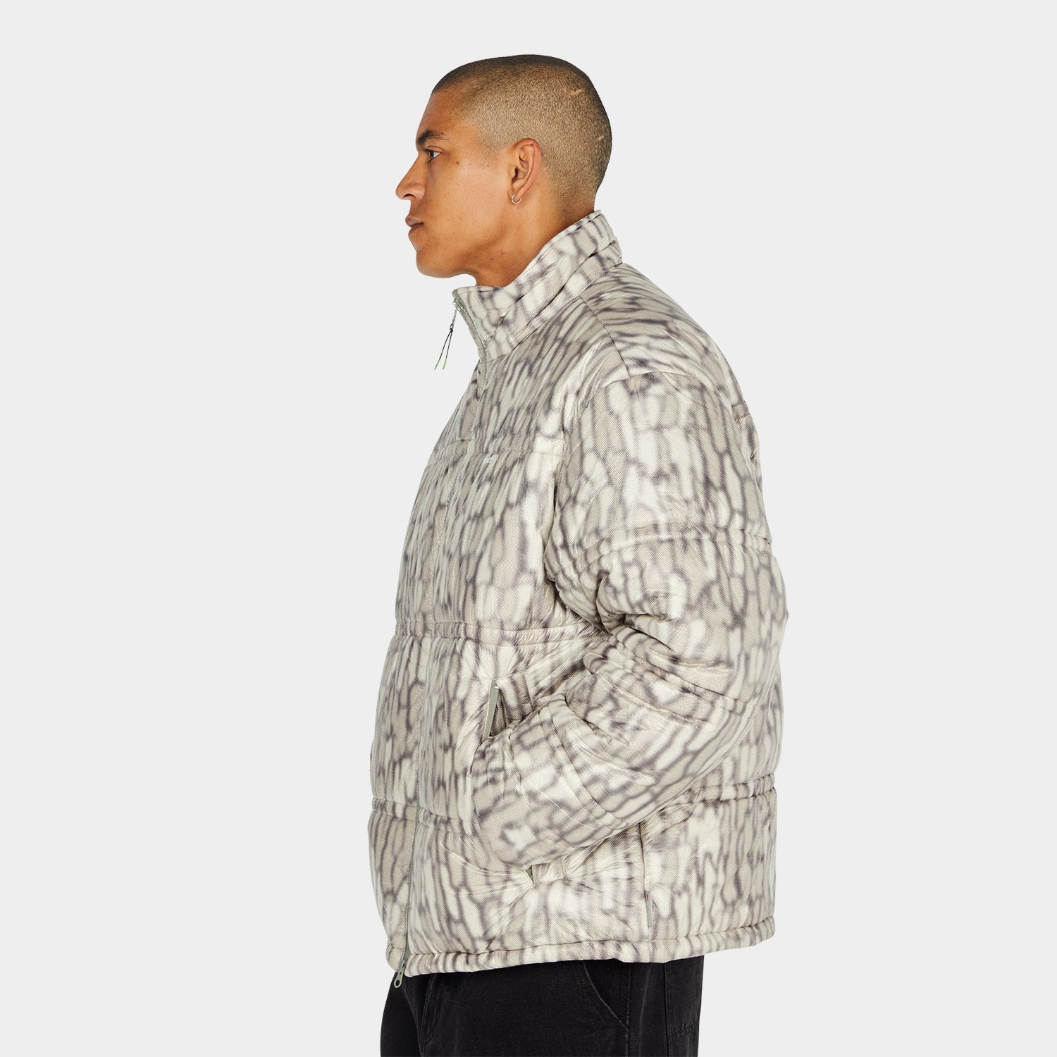 HUF (ハフ) Worldwide JP /JACKETS（ジャケット）/ 89 WARPED CAMO TYVEK PUFFER商品 / MUTED CAMO
