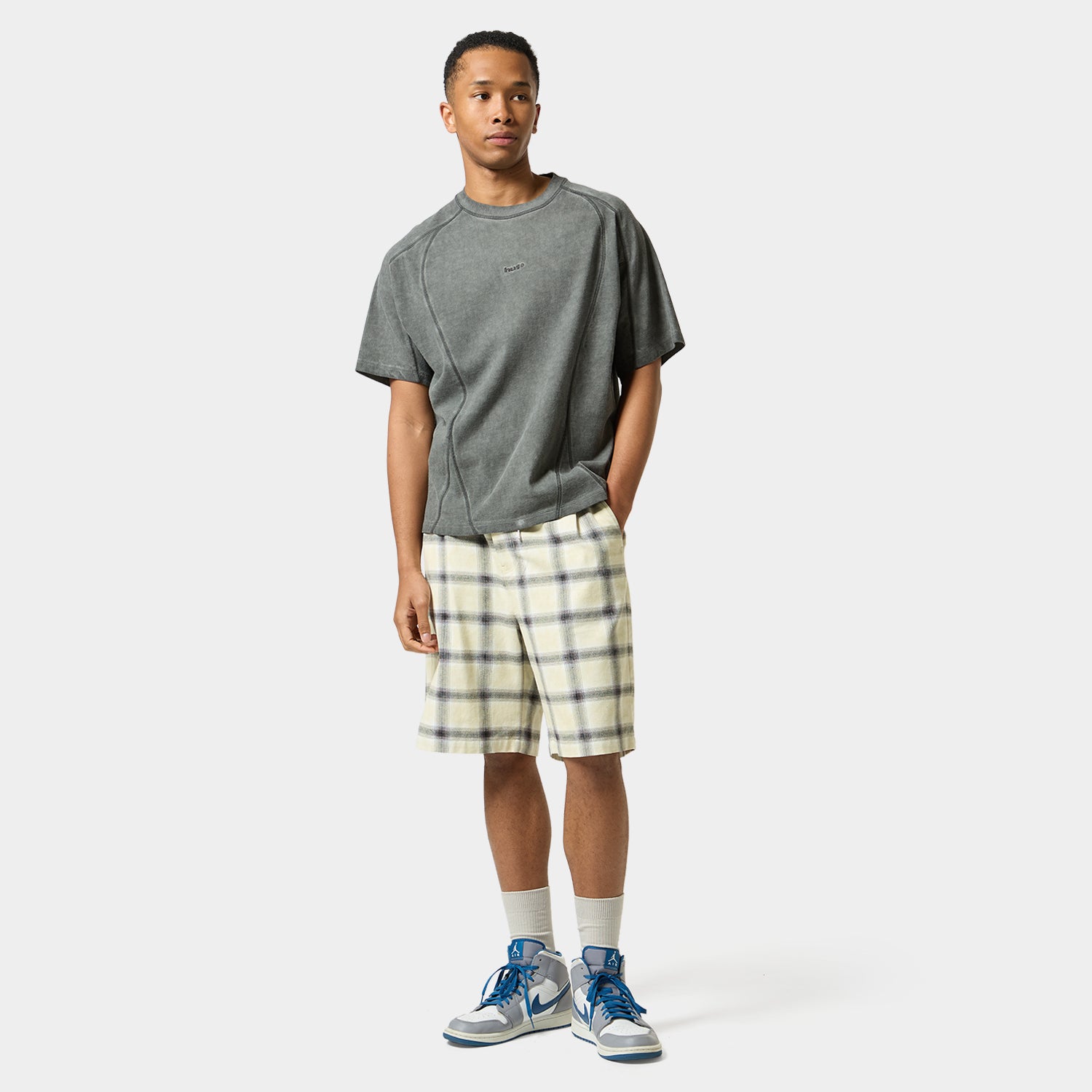 HUF (ハフ) Worldwide JP /TOPS & SHIRTS（トップス&シャツ）/ WASHED PANELED CREW商品 / LT BLUE