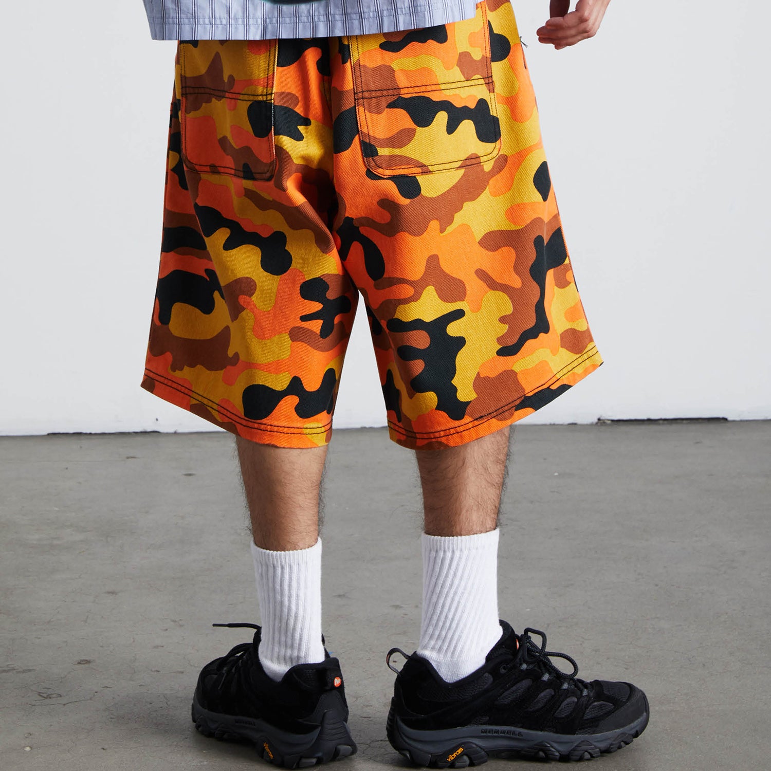 HUF (ハフ) Worldwide JP /SHORTS（ショーツ）/ KINDA LOOSE DOUBLE KNEE CAMO SHORT商品 / LAVA