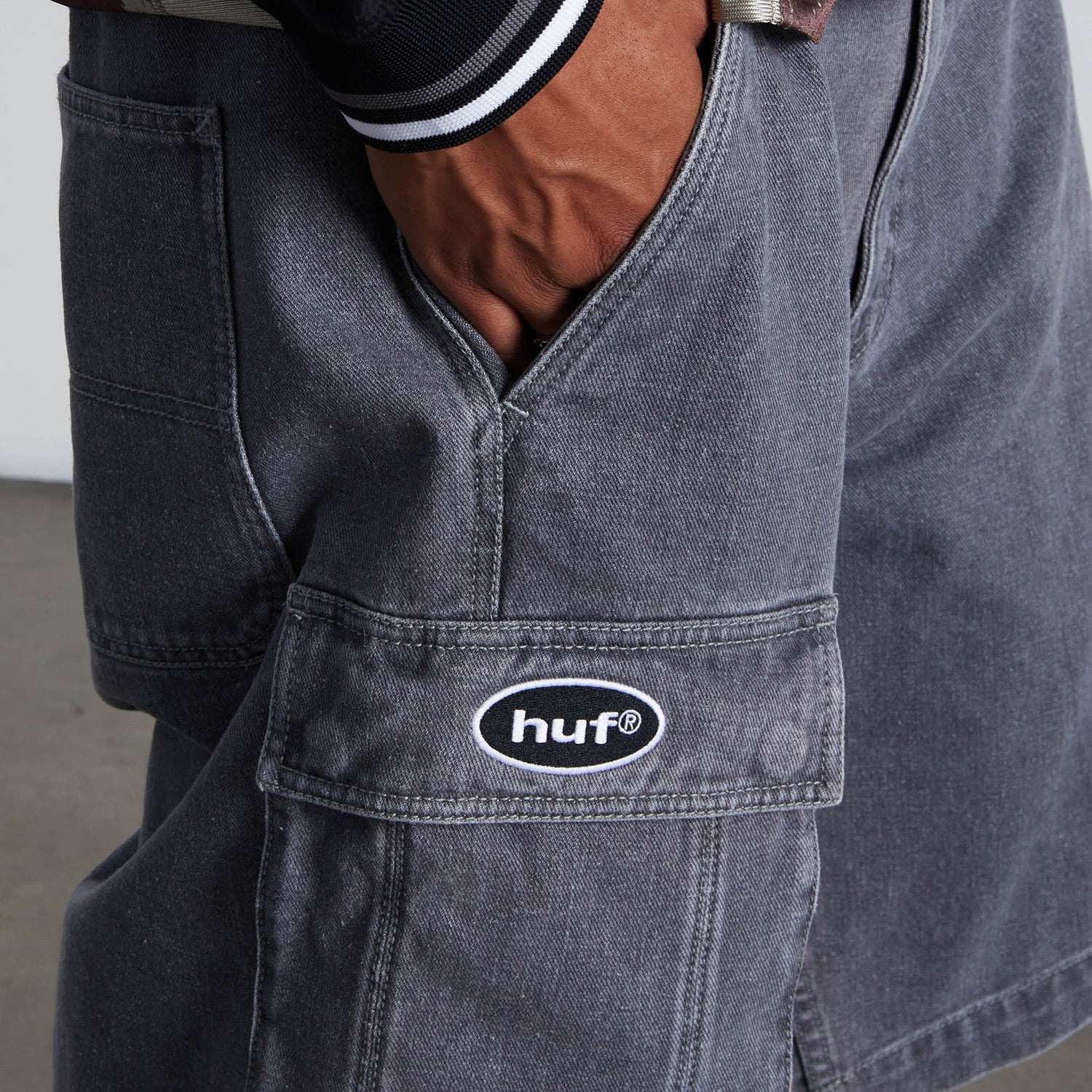 HUF (ハフ) Worldwide JP /SHORTS（ショーツ）/ OVAL DENIM CARGO SHORT商品 / INDIGO
