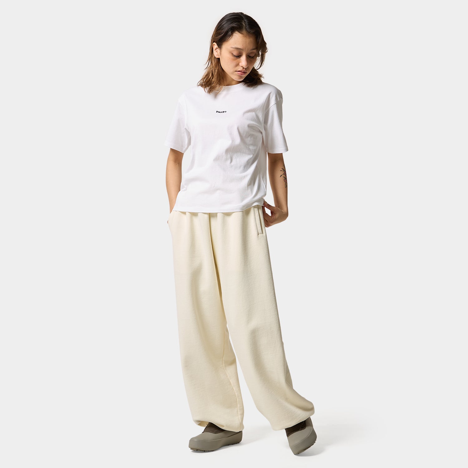 HUF (ハフ) Worldwide JP /T-SHIRTS（Tシャツ）/ HUF eightynine TINY TEE商品 / WHITE